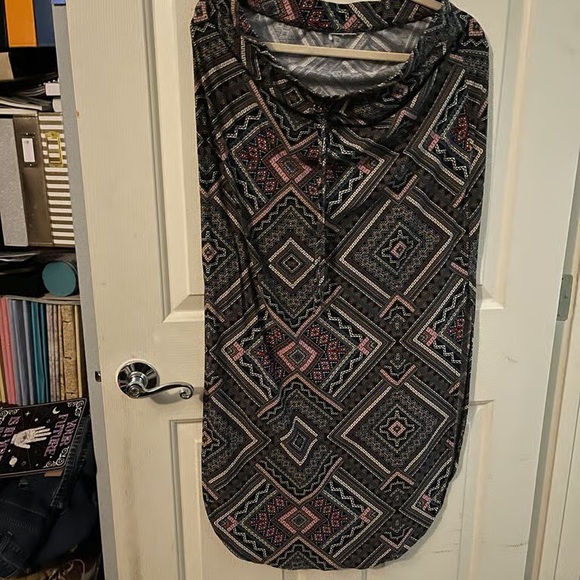 Dresses & Skirts - Geometric Print Maxi Skirt in Black and Pink